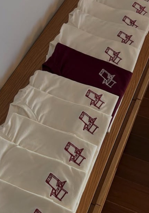 Linha de camisetas com bordado autoral BRIDA